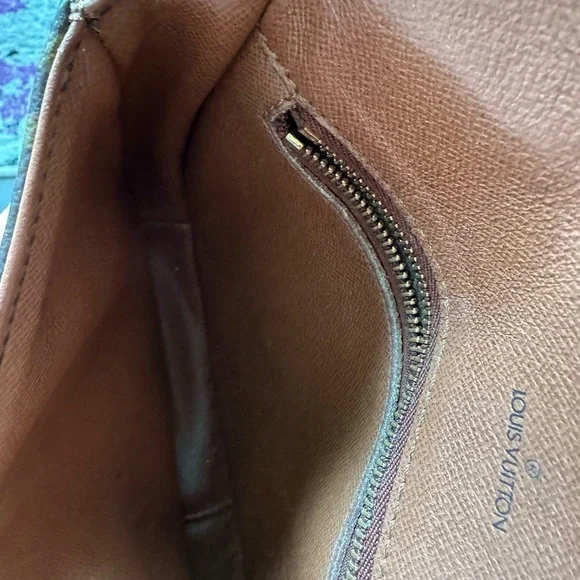 PRICE DROP 
Louis Vuitton Vintage Boho fringe bag - Picture 10 of 17